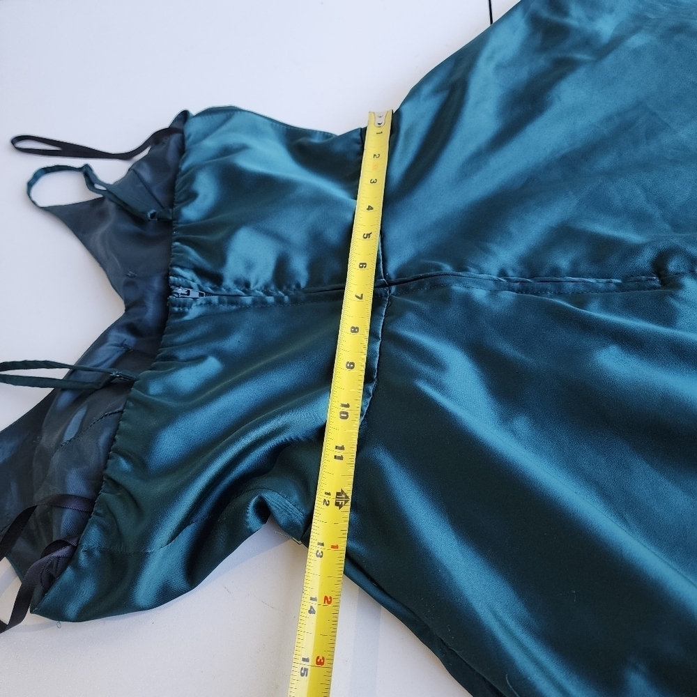 B Darlin Junior's Emerald Green Satin Skater Dress Pockets V-Neck Size 7/8 - Picture 14 of 15